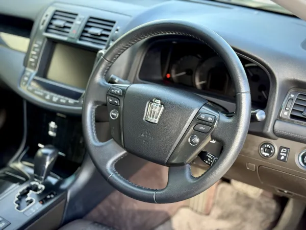2009 Toyota Crown — photo