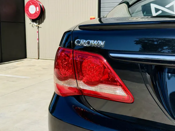 2010 Toyota Crown — photo
