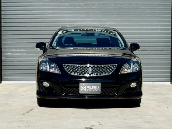 2010 Toyota Crown — photo
