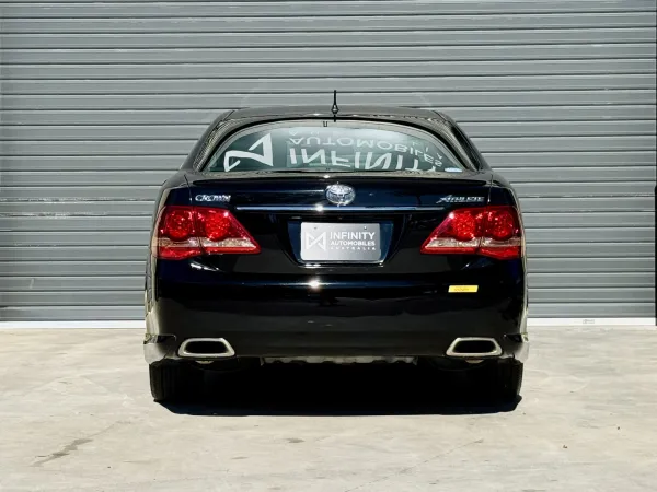 2010 Toyota Crown — photo