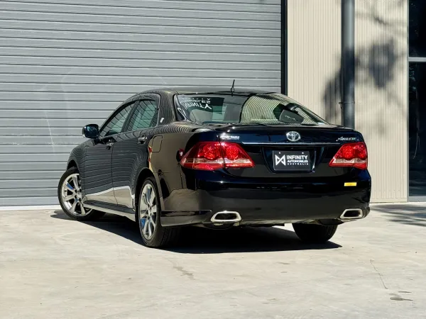 2010 Toyota Crown — photo